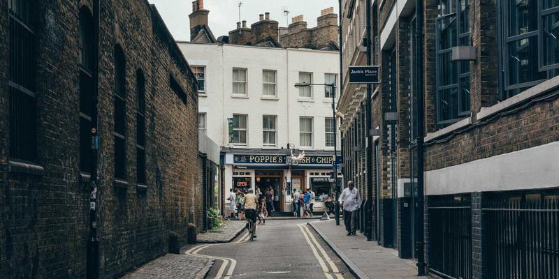 从镜头到货架：揭秘义乌网红直播基地的供应链协同与专业师资派遣培训体系